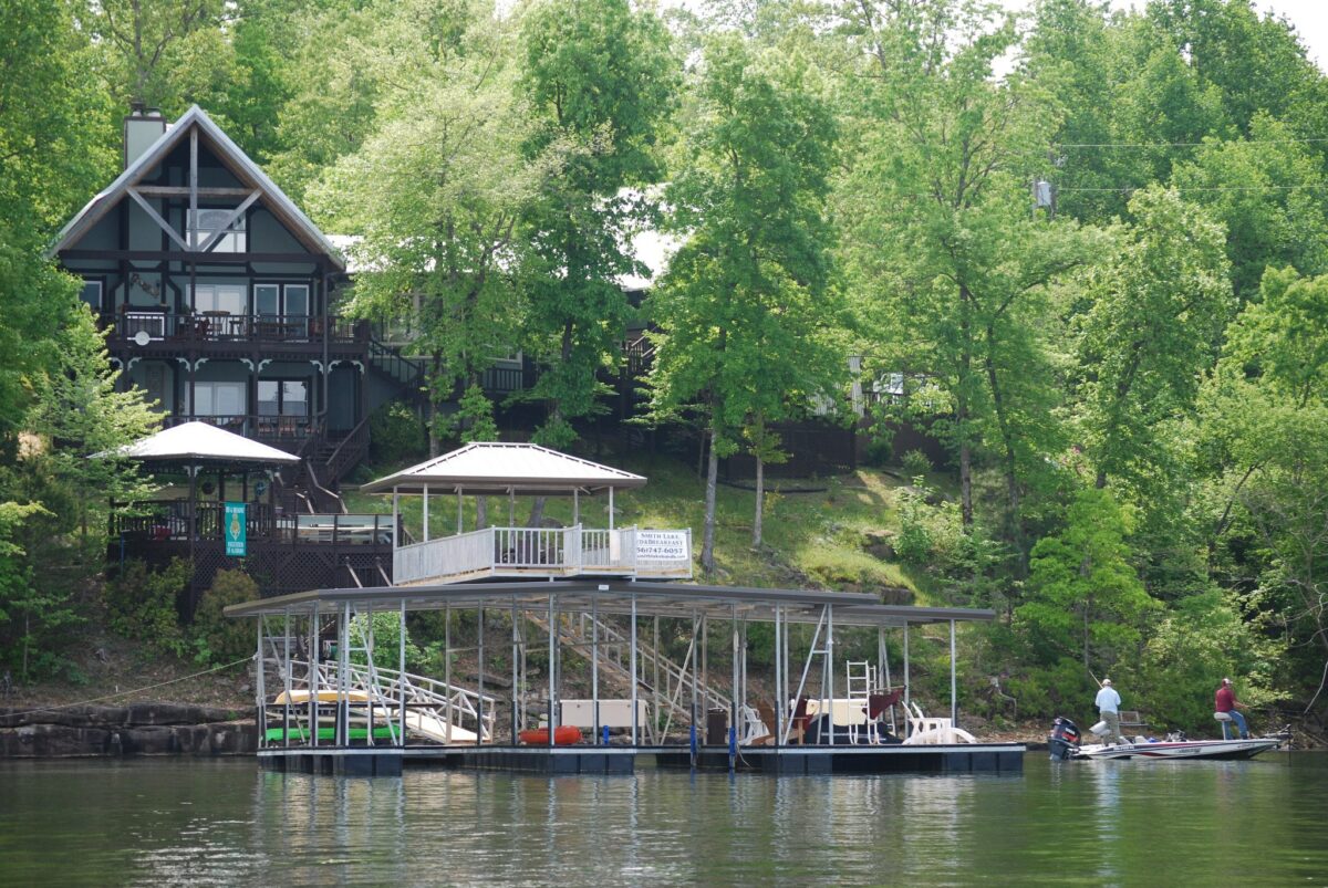 How To Spend A Perfect Weekend At Smith Lake - SoulGrown